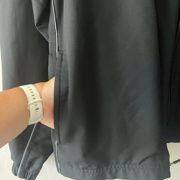 Nike Drifit Lightweight Jacket - Picture 5 of 9